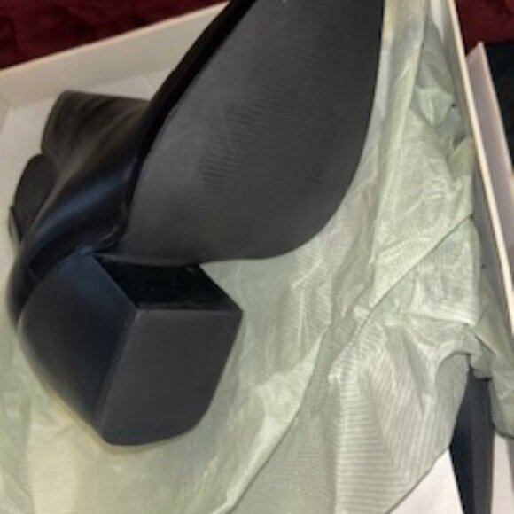 Black pointy toe booties - Picture 2 of 7